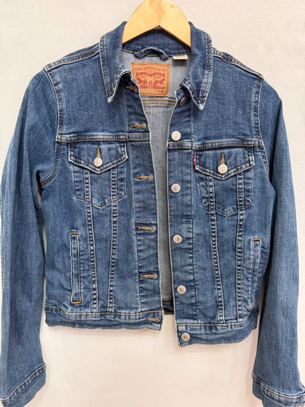 Levi's Classic Trucker Denim Jacket Medium Wash Size M